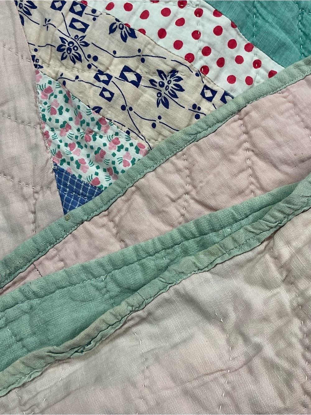 Vintage 1930s/40s hand stitched pale pink patchwork quilt 66x77 USA made - Picture 9 of 12